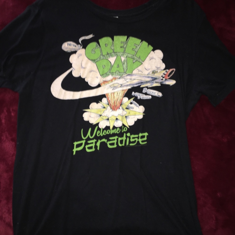Green Day short sleeve shirt